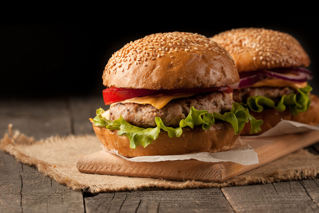 Close-up,Photo,Of,Home,Made,Hamburger,With,Beef,,Onion,,Tomato,